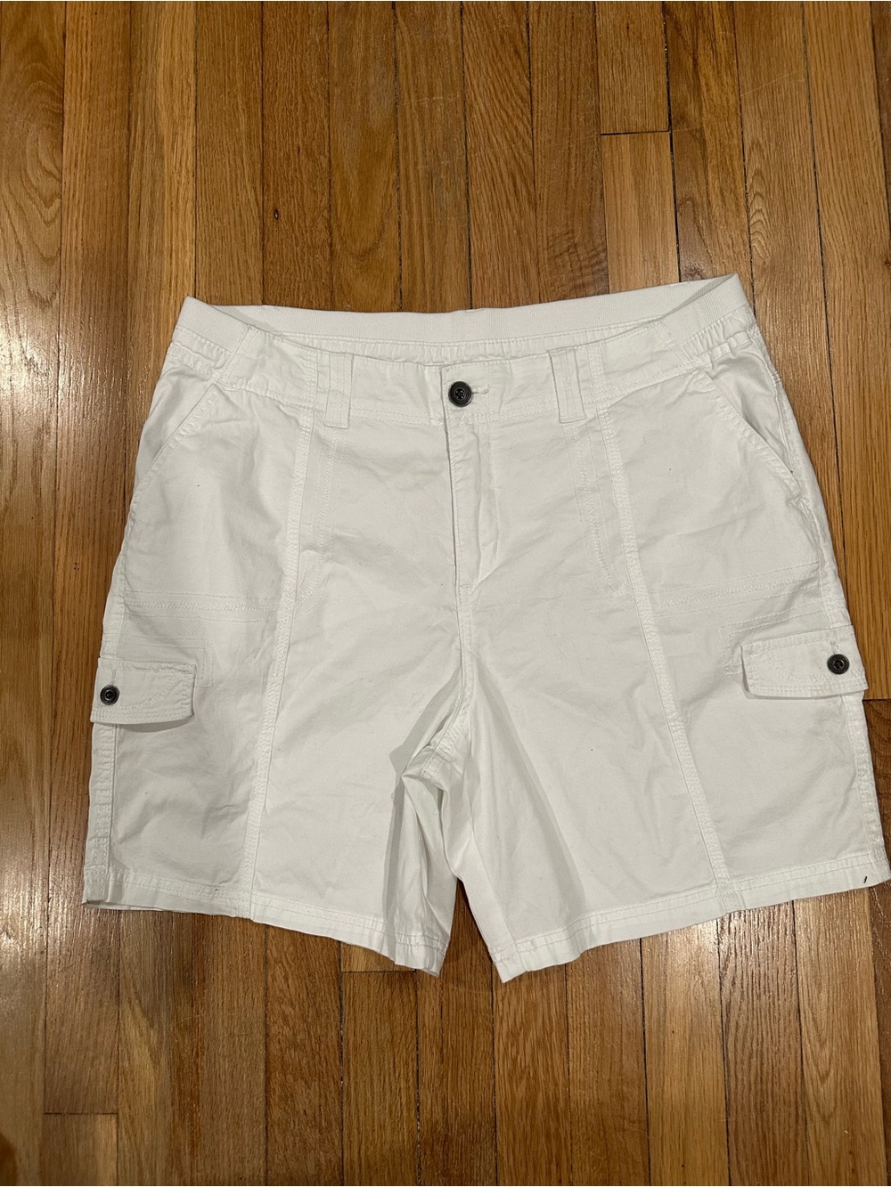 Women’s White Shorts Size 16 Comfort Waist Mid Rise Flex Pockets